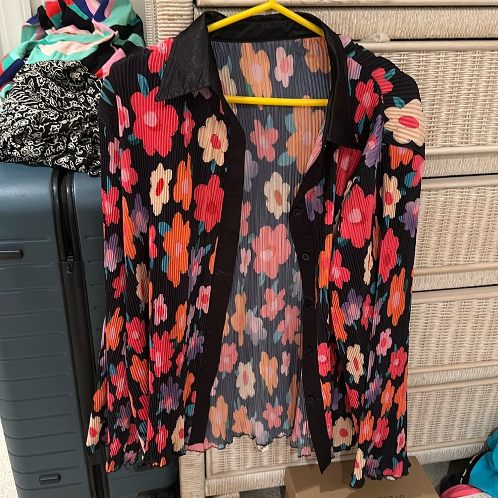 Size L plisse funky floral long sleeve